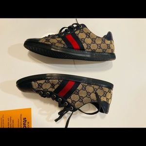 Women’s Gucci sneakers